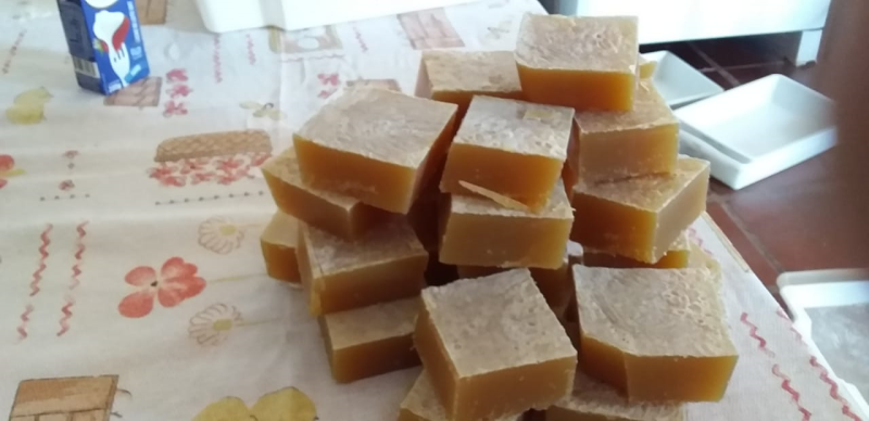 Produção de sabão artesanal é realizado pela Secretaria de Políticas da Mulher e Desenvolvimento Social